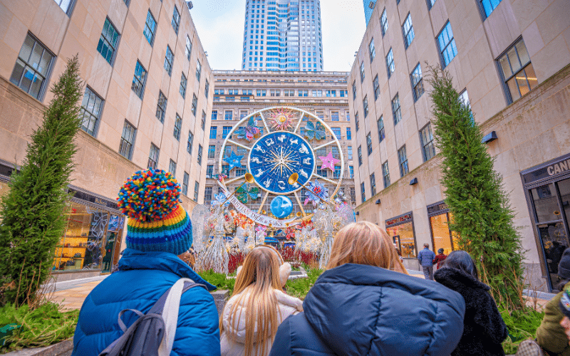 Saks Fifth Avenue オーナメント Saks Fifth Avenue Light Show 2026